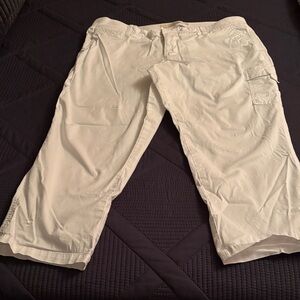 Sonoma Women's Cream Capris